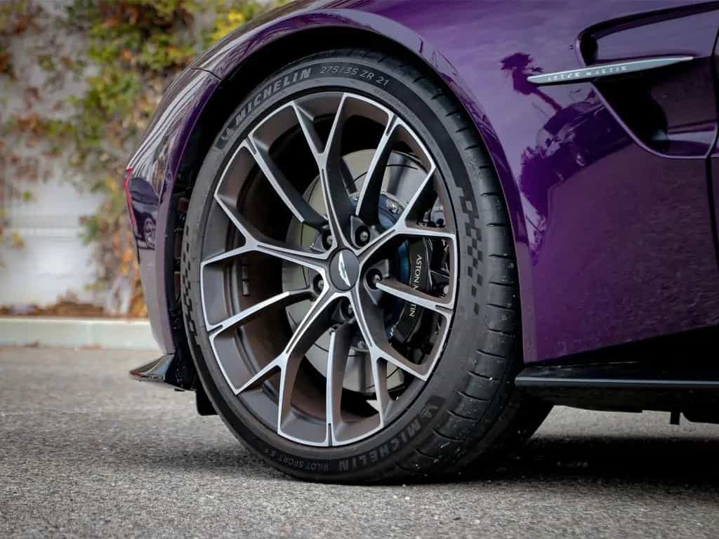 Aston Martin V8 Vantage Vantage 08/2025-photo-4