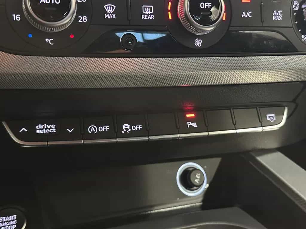 Audi A4 Lim. sport*ULTRA*BiXENON-NAV-PDC-SHZ-TEMPO 05/2018-photo-32
