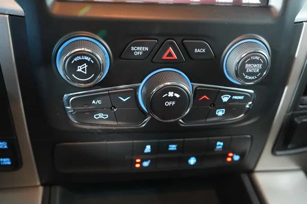 Dodge RAM 1500 5,7 4x4 *2.Hand*Unfallfrei*LPG*20 Z.* 07/2016-photo-35