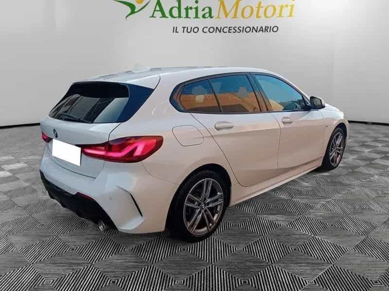 BMW Serie 1 118d 5p. Msport 01/2022-photo-4