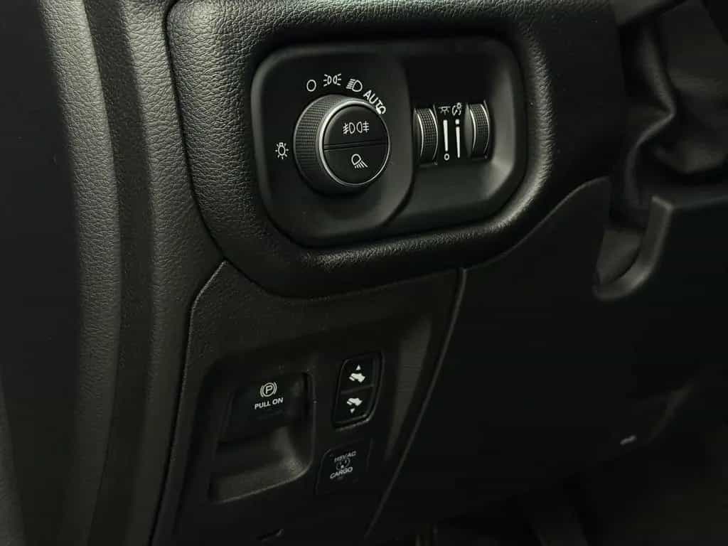 Dodge RAM 5.7 V8 HEMI SPORT*Unfallfrei*MwSt*RAMBOXEN 12/2020-photo-43