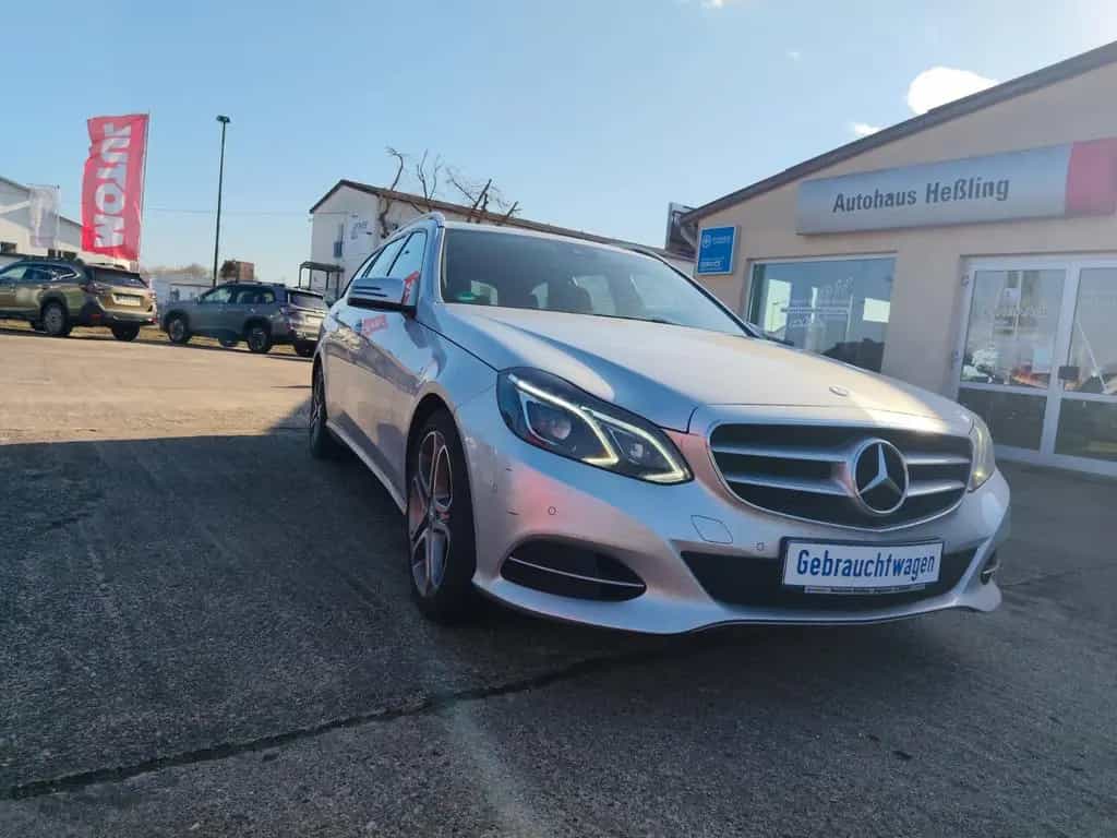 Mercedes-Benz E-Class 200 T AVANTGARDE 03/2017-photo-0