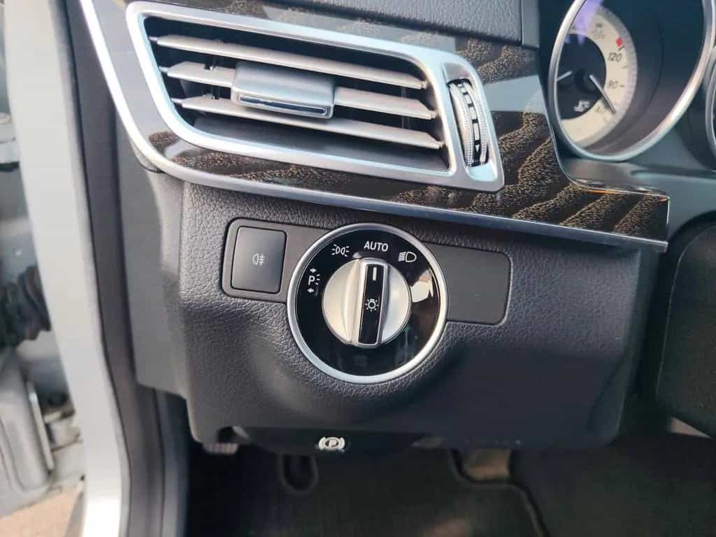 Mercedes-Benz E-Class 200 T AVANTGARDE 03/2017-photo-14