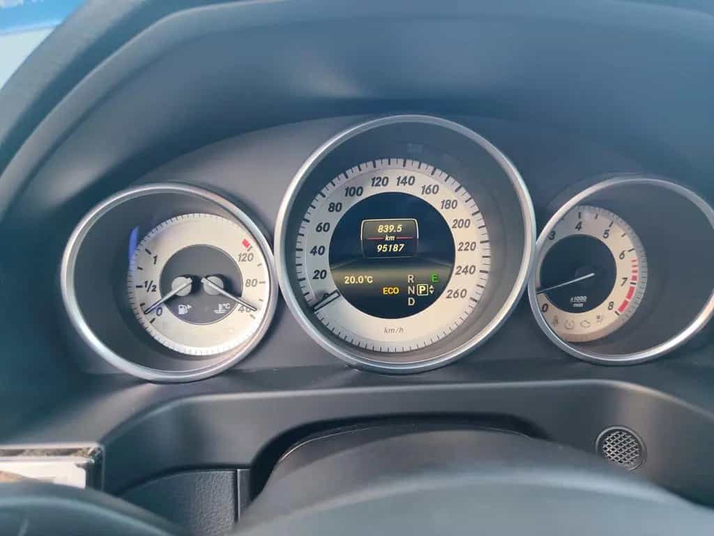 Mercedes-Benz E-Class 200 T AVANTGARDE 03/2017-photo-16