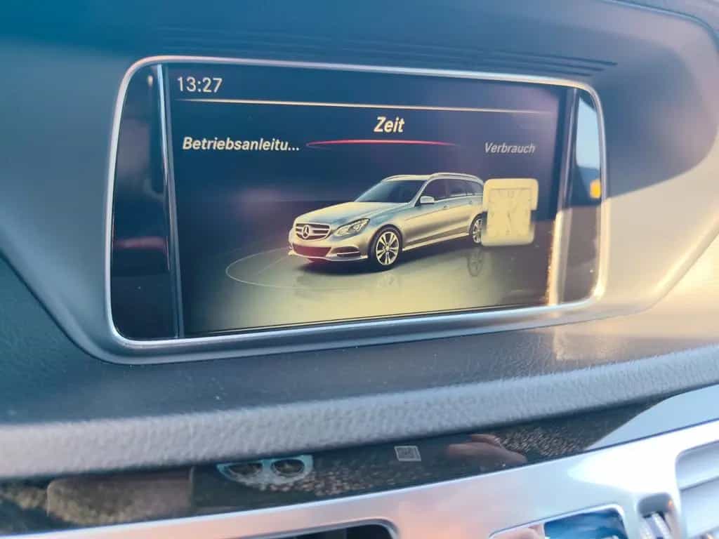Mercedes-Benz E-Class 200 T AVANTGARDE 03/2017-photo-17