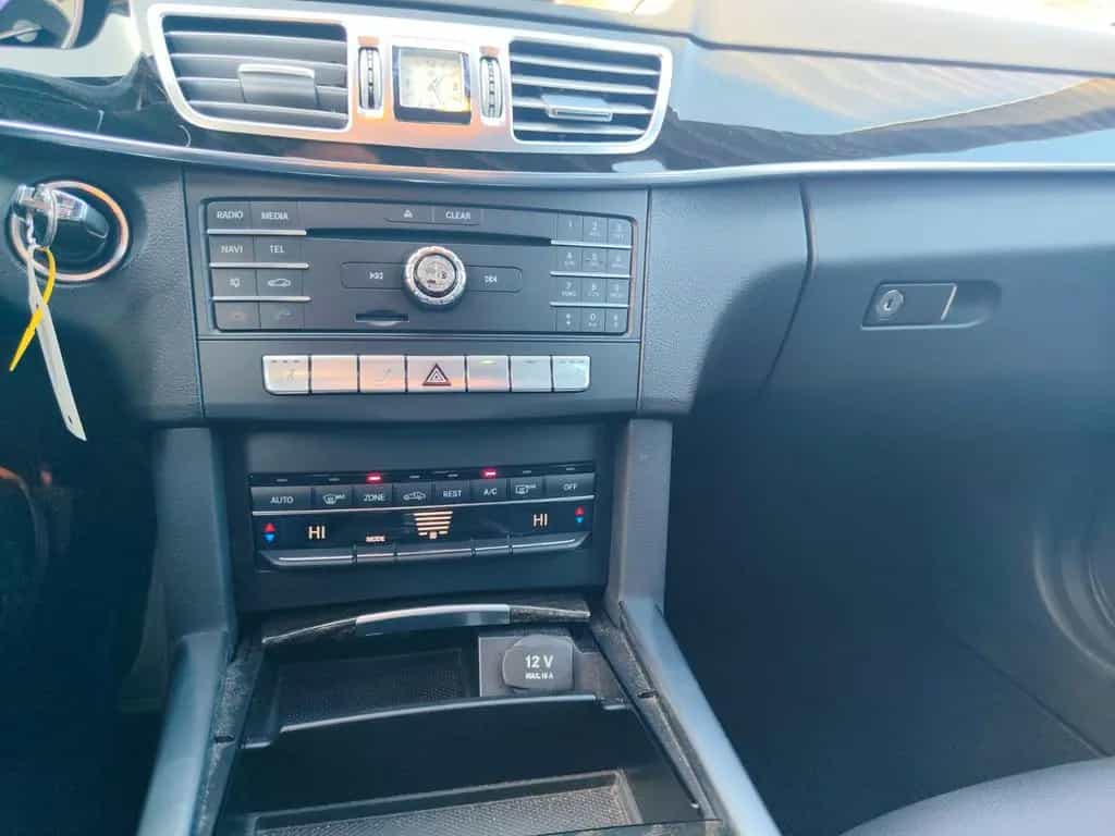 Mercedes-Benz E-Class 200 T AVANTGARDE 03/2017-photo-18
