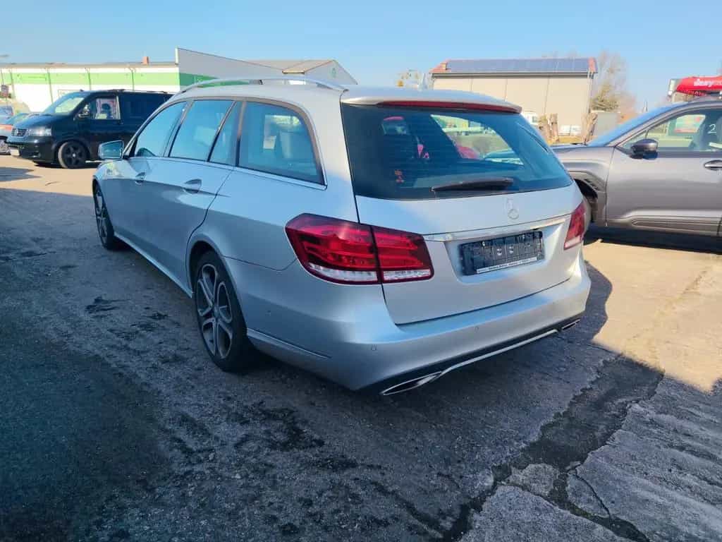 Mercedes-Benz E-Class 200 T AVANTGARDE 03/2017-photo-2