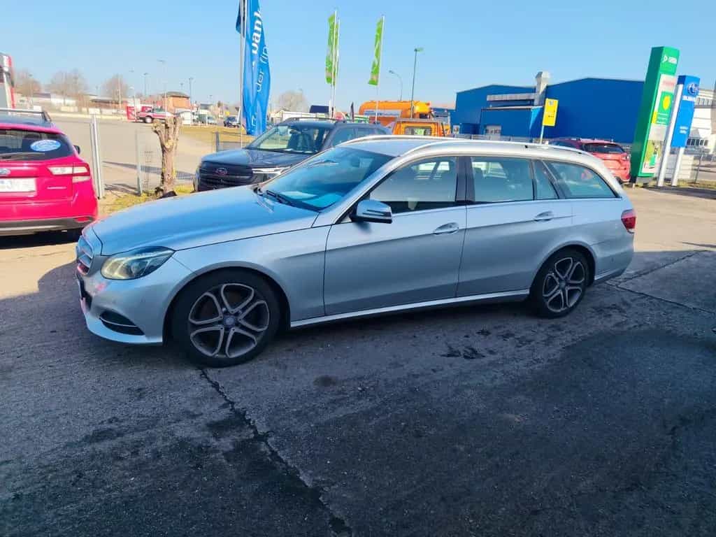 Mercedes-Benz E-Class 200 T AVANTGARDE 03/2017-photo-3