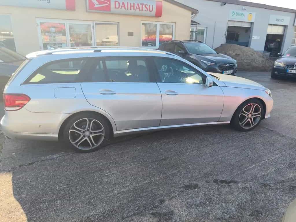 Mercedes-Benz E-Class 200 T AVANTGARDE 03/2017-photo-5