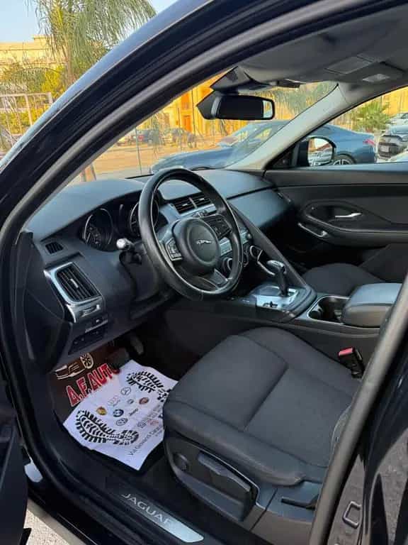 Jaguar E-Pace 2.0D 150 CV 06/2018-photo-10