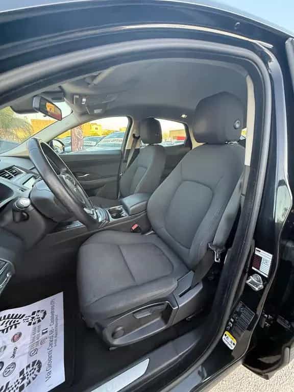 Jaguar E-Pace 2.0D 150 CV 06/2018-photo-11