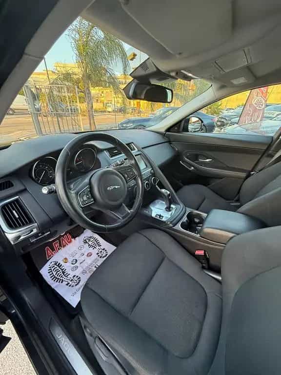 Jaguar E-Pace 2.0D 150 CV 06/2018-photo-12