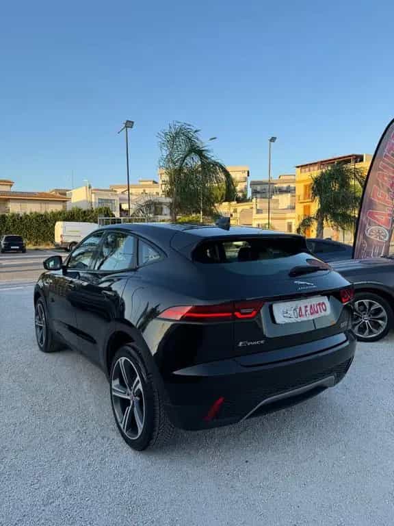 Jaguar E-Pace 2.0D 150 CV 06/2018-photo-4