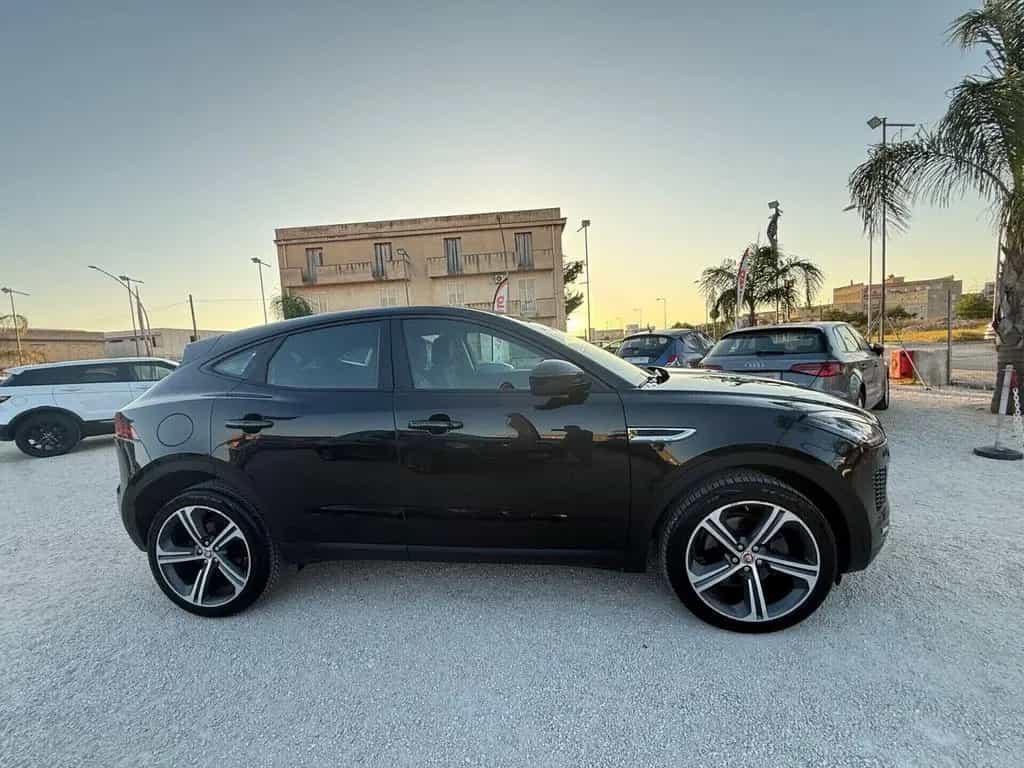 Jaguar E-Pace 2.0D 150 CV 06/2018-photo-8