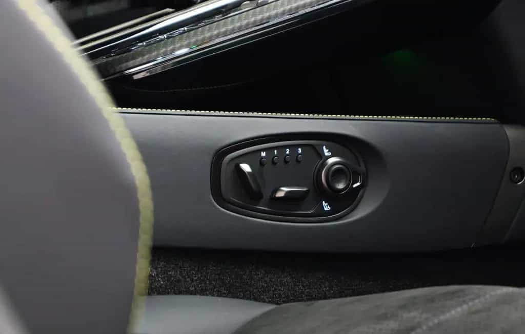 Aston Martin Vantage Coupe 05/2024-photo-13