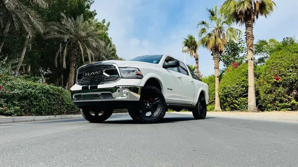 Dodge RAM NEUWAGEN*LARAMIE*OFFROAD*BÜGEL*LIFT*LED*GARANTI* 11/2025-photo-3