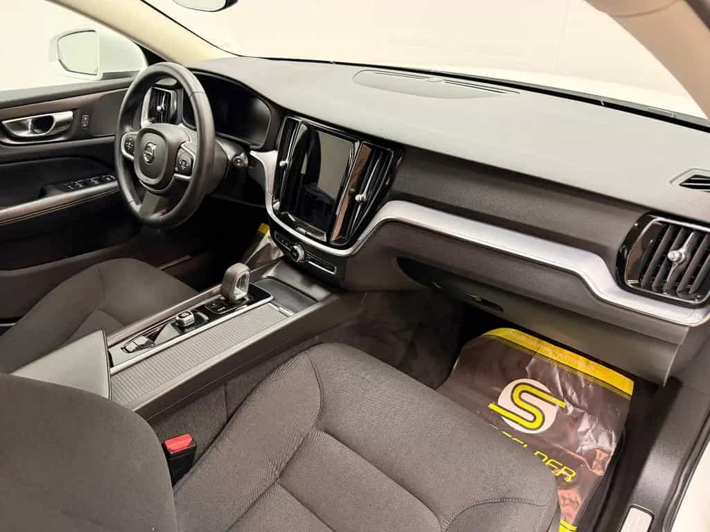Volvo V60 Kombi Momentum Pro KAMERA / SPUR / ACC 12/2021-photo-10