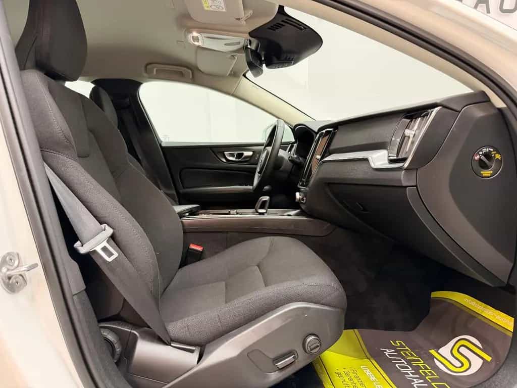 Volvo V60 Kombi Momentum Pro KAMERA / SPUR / ACC 12/2021-photo-12