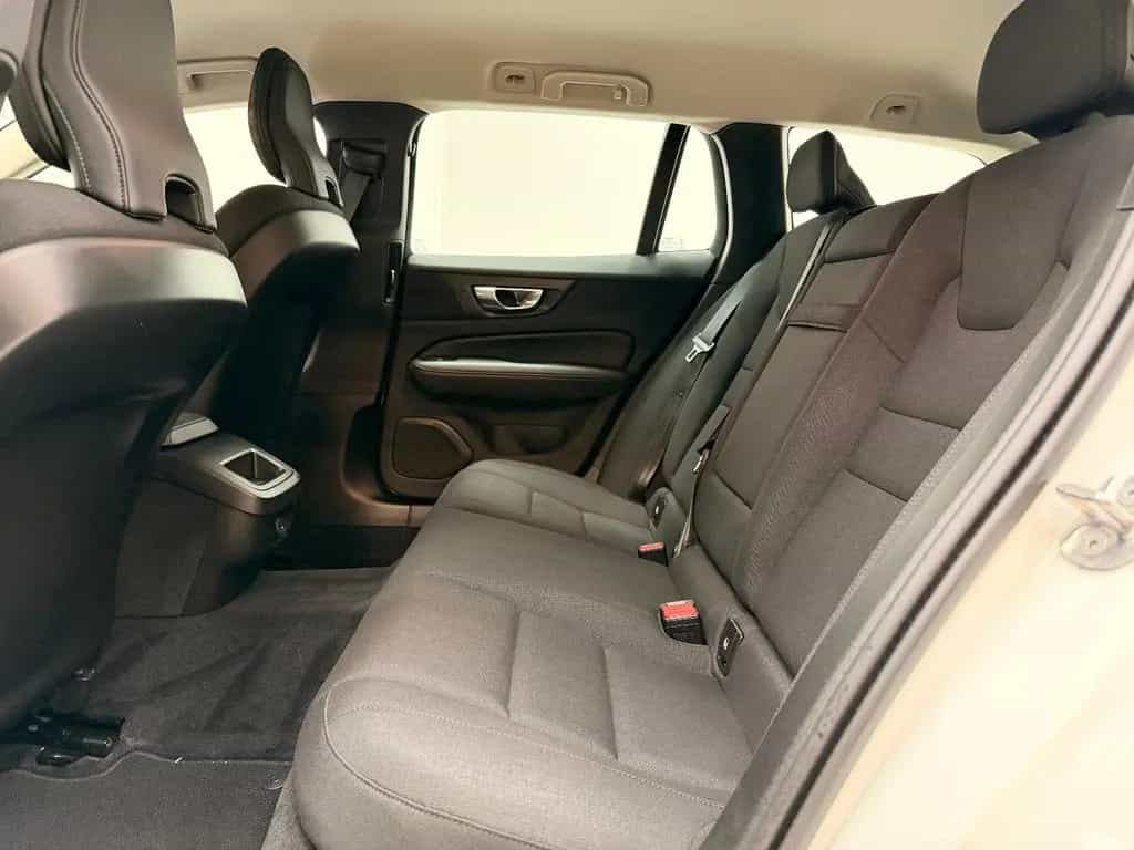 Volvo V60 Kombi Momentum Pro KAMERA / SPUR / ACC 12/2021-photo-13