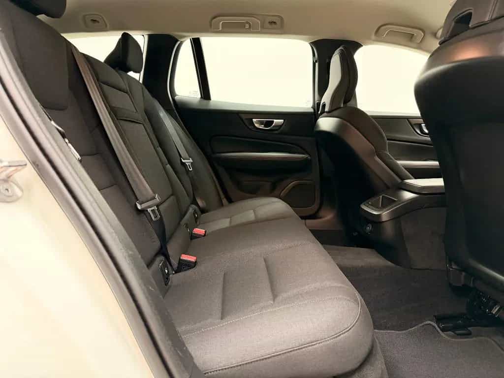 Volvo V60 Kombi Momentum Pro KAMERA / SPUR / ACC 12/2021-photo-14