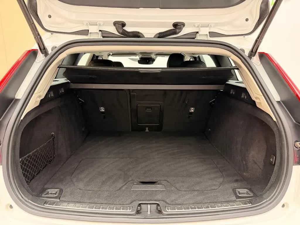 Volvo V60 Kombi Momentum Pro KAMERA / SPUR / ACC 12/2021-photo-20