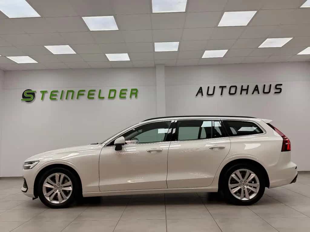 Volvo V60 Kombi Momentum Pro KAMERA / SPUR / ACC 12/2021-photo-3