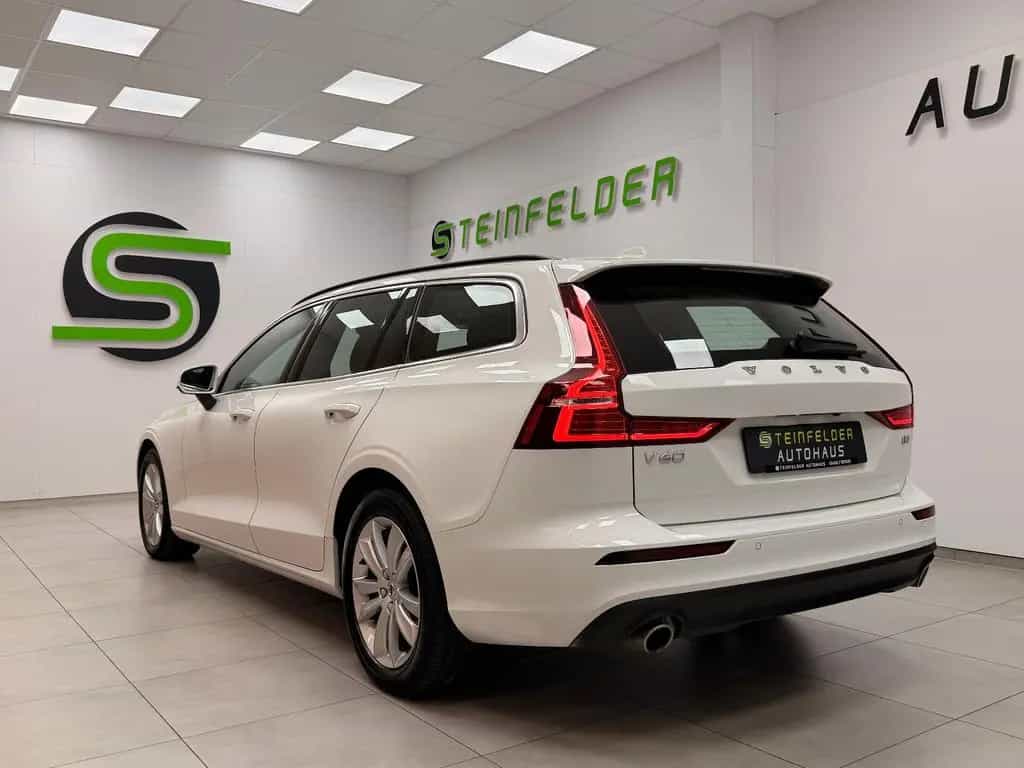 Volvo V60 Kombi Momentum Pro KAMERA / SPUR / ACC 12/2021-photo-4