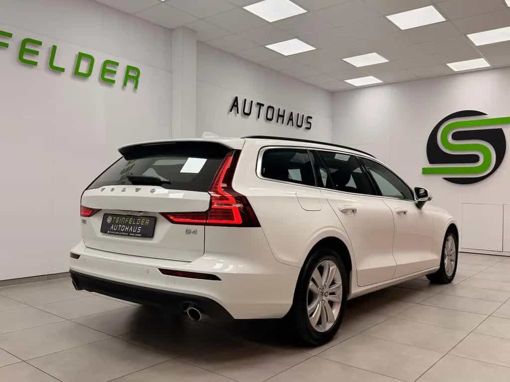 Volvo V60 Kombi Momentum Pro KAMERA / SPUR / ACC 12/2021-photo-6