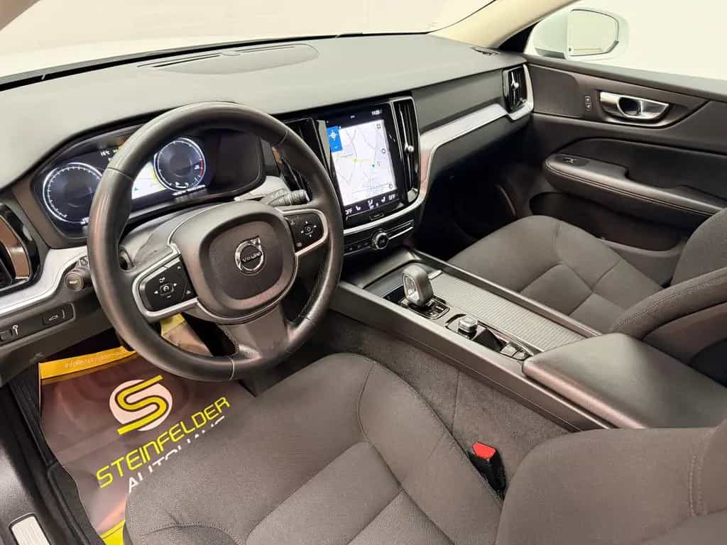 Volvo V60 Kombi Momentum Pro KAMERA / SPUR / ACC 12/2021-photo-9