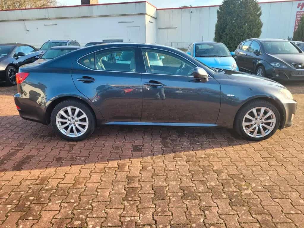 Lexus IS 220 *LEDER*XENON*SHZ*PDC*SCHIEBEDACH*GEPFLEGT* 11/2006-photo-3
