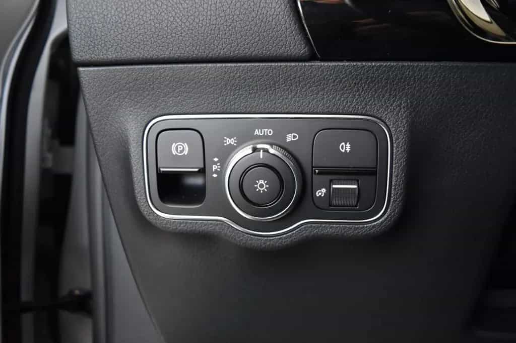 Mercedes-Benz B 200 Business~Automatik~Leder~Navi~Apple~LED 10/2019-photo-29