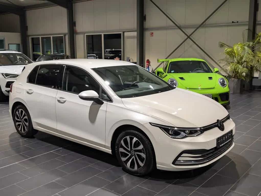 Volkswagen Golf 2.0 TDI SCR DSG Active AHK Navi LED 12/2022-photo-4