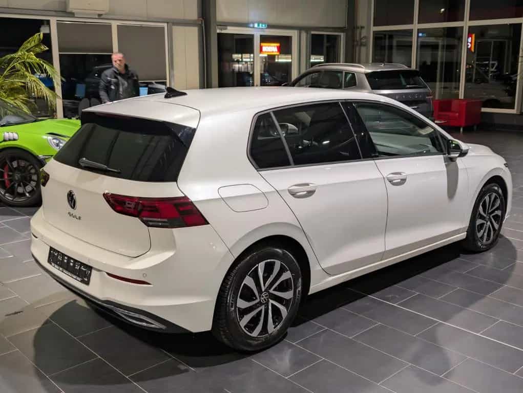 Volkswagen Golf 2.0 TDI SCR DSG Active AHK Navi LED 12/2022-photo-5