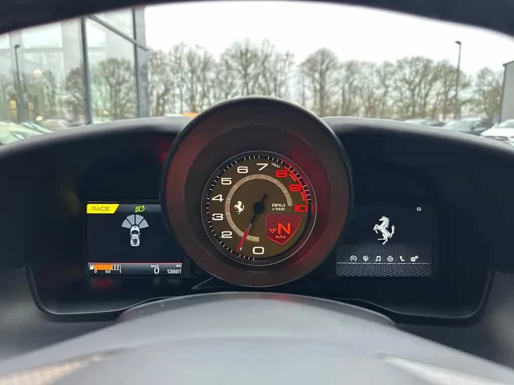 Ferrari F8 Tributo Coupé DCT 1.H/S-H/R-CAM/R-SEATS/CARBO 02/2021-photo-41