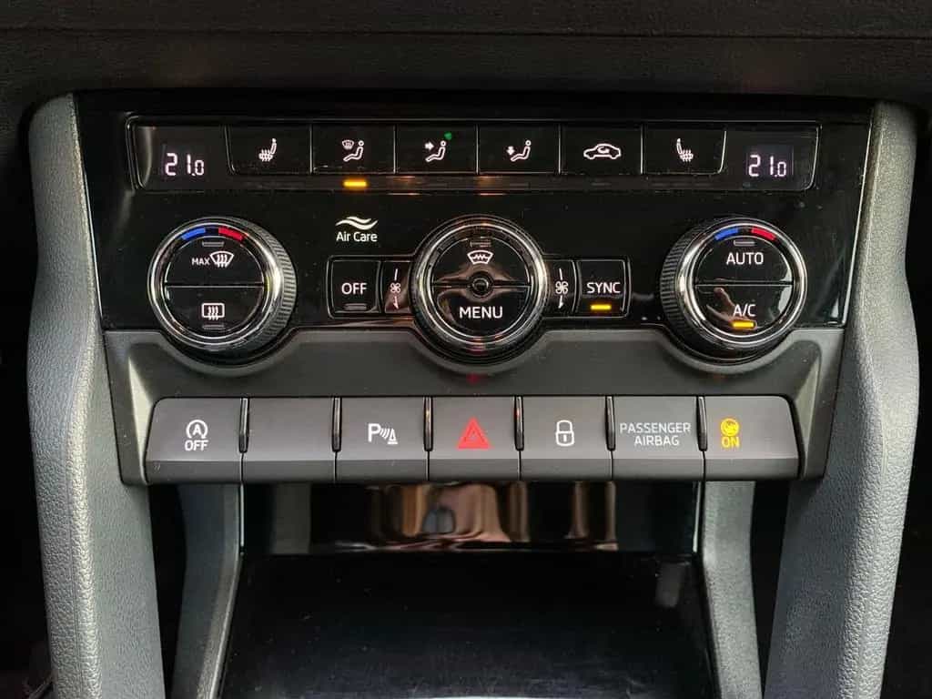 Skoda Karoq 1.5 TSI ACT Style NAVI+SHZ+AHK+KESSY+PDC 12/2017-photo-17