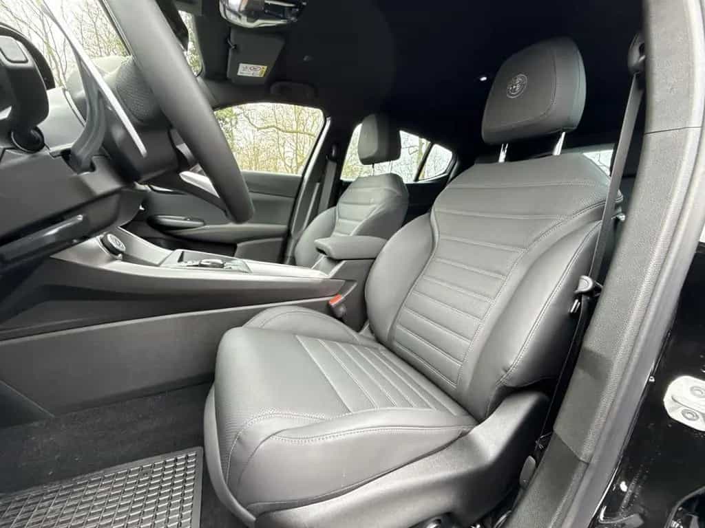 Alfa Romeo Tonale 1.5T Mild-Hybrid Veloce 20" +Technologie- 08/2025-photo-13