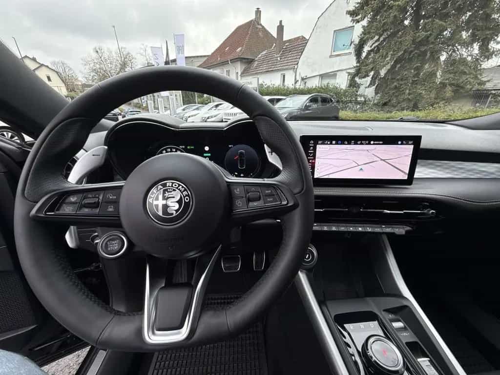 Alfa Romeo Tonale 1.5T Mild-Hybrid Veloce 20" +Technologie- 08/2025-photo-17