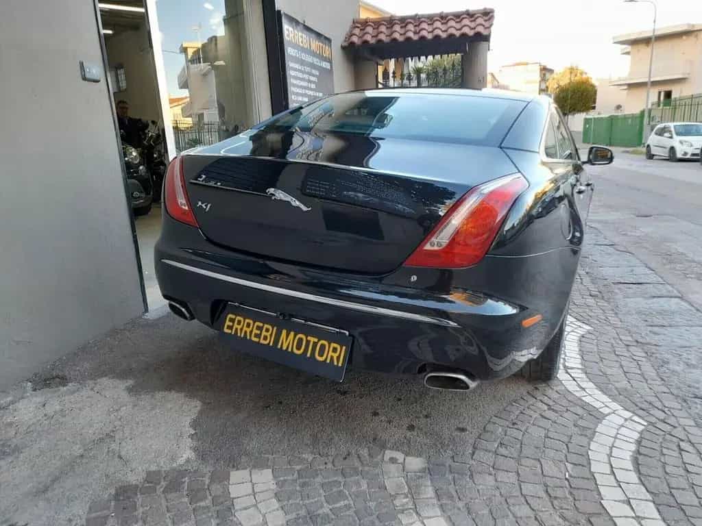 Jaguar XJ 3.0D V6 Premium Luxury 10/2010-photo-9