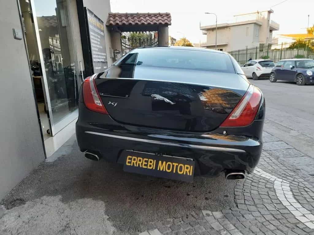 Jaguar XJ 3.0D V6 Premium Luxury 10/2010-photo-11