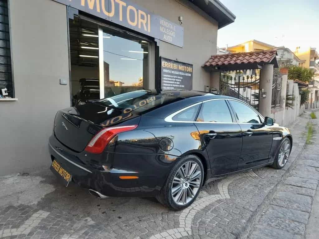 Jaguar XJ 3.0D V6 Premium Luxury 10/2010-photo-7