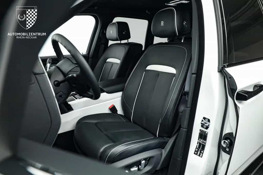 Rolls-Royce Cullinan Black Badge Starburst/RearSeat/Bespoke 03/2023-photo-11