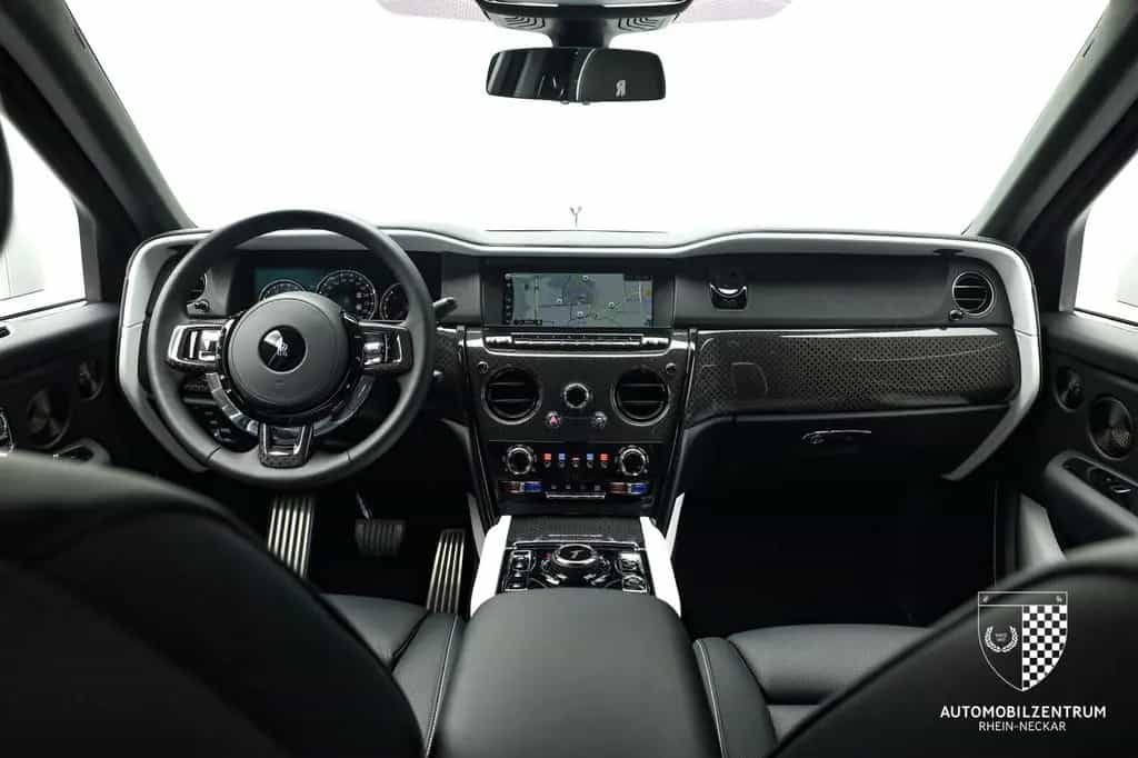 Rolls-Royce Cullinan Black Badge Starburst/RearSeat/Bespoke 03/2023-photo-13