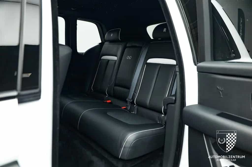 Rolls-Royce Cullinan Black Badge Starburst/RearSeat/Bespoke 03/2023-photo-15