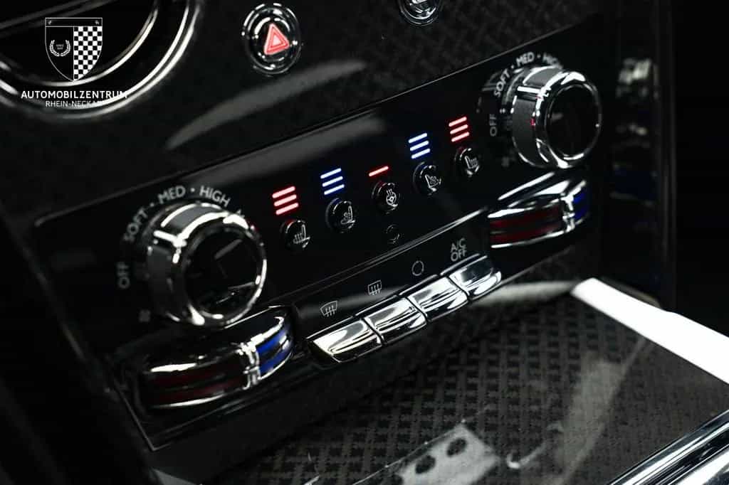 Rolls-Royce Cullinan Black Badge Starburst/RearSeat/Bespoke 03/2023-photo-21