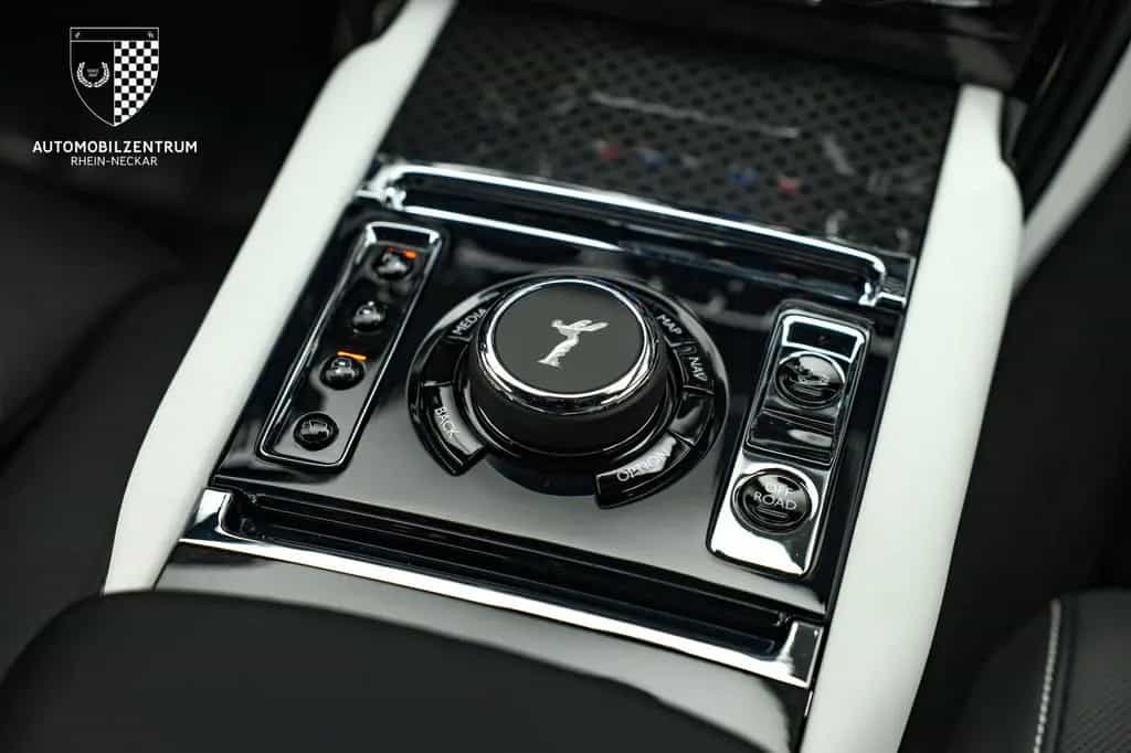 Rolls-Royce Cullinan Black Badge Starburst/RearSeat/Bespoke 03/2023-photo-23