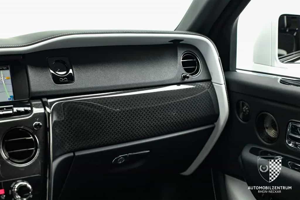 Rolls-Royce Cullinan Black Badge Starburst/RearSeat/Bespoke 03/2023-photo-25