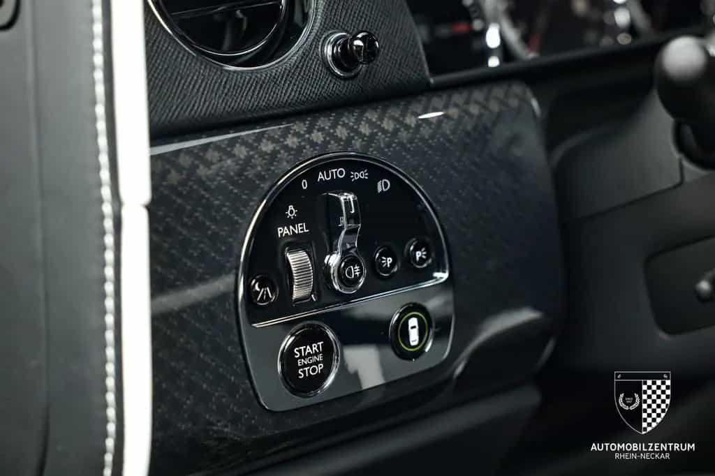 Rolls-Royce Cullinan Black Badge Starburst/RearSeat/Bespoke 03/2023-photo-31