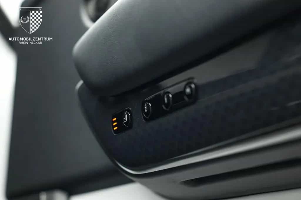 Rolls-Royce Cullinan Black Badge Starburst/RearSeat/Bespoke 03/2023-photo-35