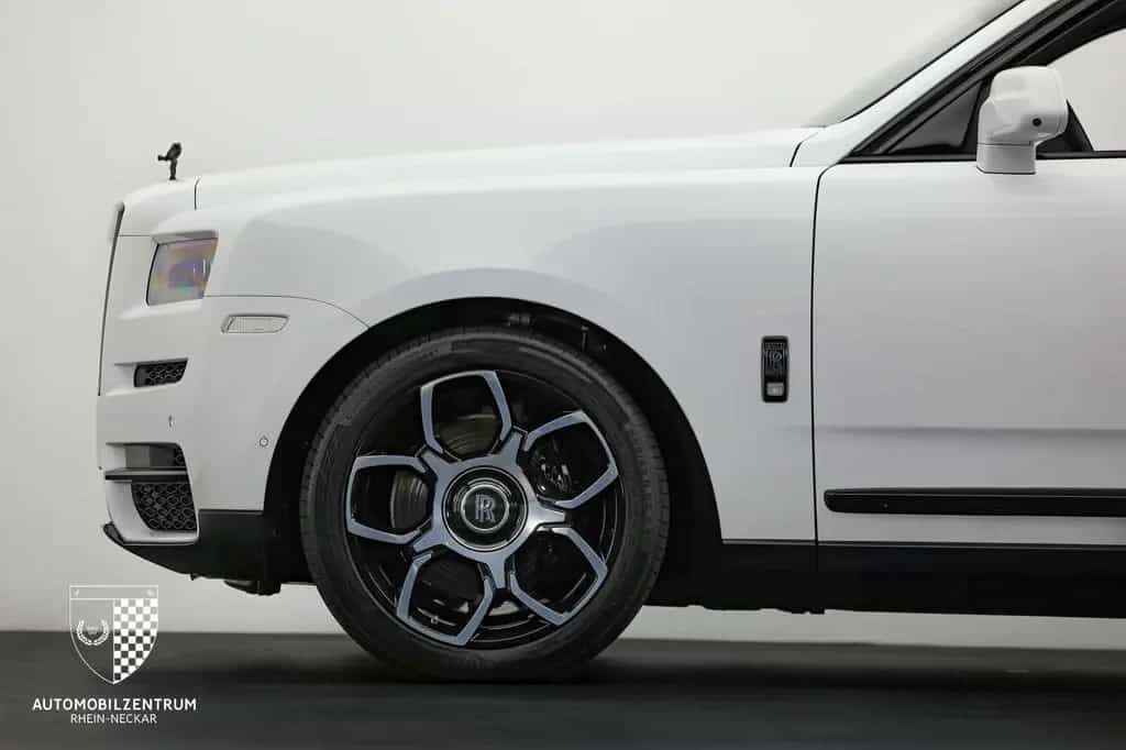 Rolls-Royce Cullinan Black Badge Starburst/RearSeat/Bespoke 03/2023-photo-38