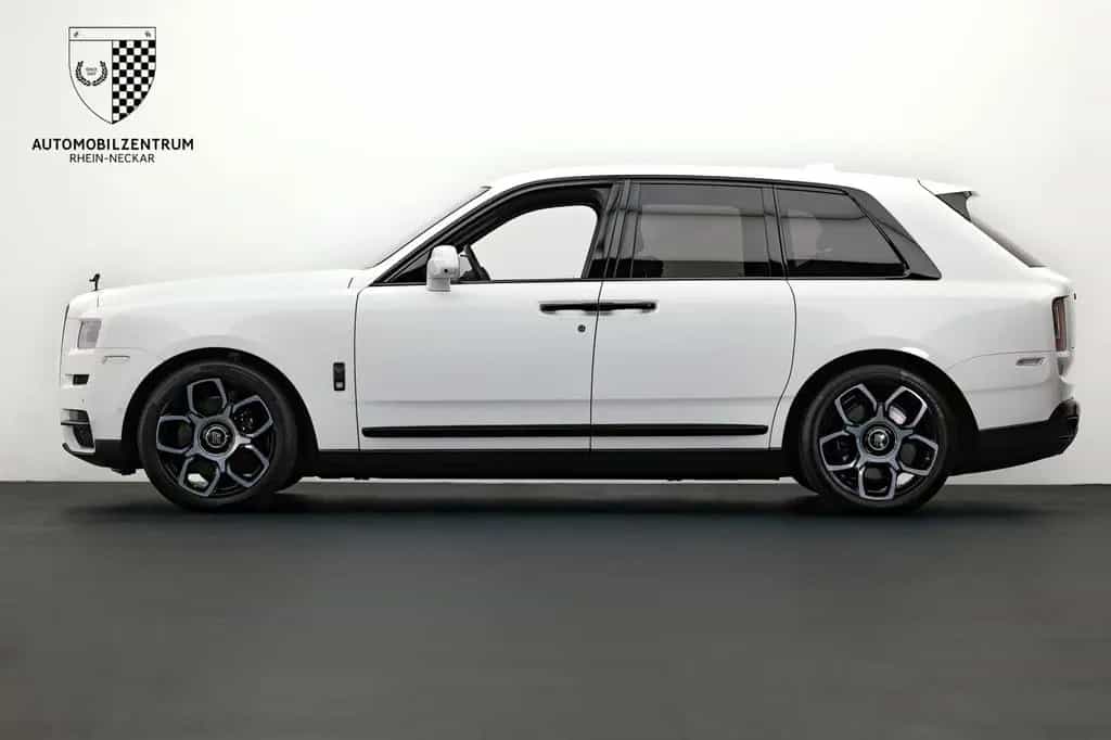 Rolls-Royce Cullinan Black Badge Starburst/RearSeat/Bespoke 03/2023-photo-4